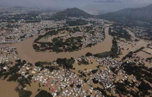 porinju's tweet photo. Amazing rescue operations by daring youngsters of Kerala, well-coordinated efforts by local authorities, Central &amp; State Govts. As usual, India's brave hearts - our Jawans doing an exceptional job. Good news - rains reduced, water receding. https://t.co/IlnjCUHwKp