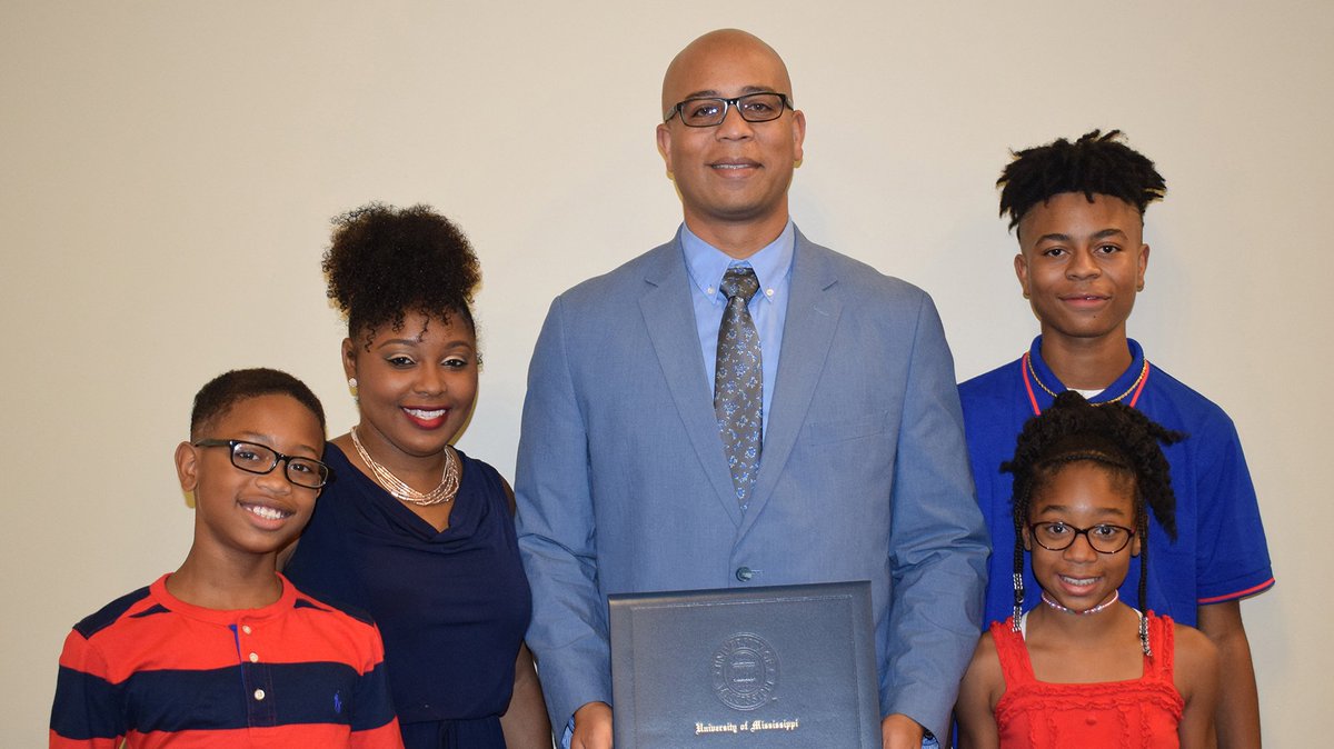 UnivMSRelations's tweet photo. Welcome to your weekly wrap-up of #OleMissNews! 📰
UM awarded prestigious Arabic Flagship Program. @TheInnatOleMiss granted qualified resort status. #Complete2Compete grads honored at campus celebration.
Learn more ℹ https://t.co/m1hVUmkbsO
#FlagshipForward https://t.co/zFDcMI75tU