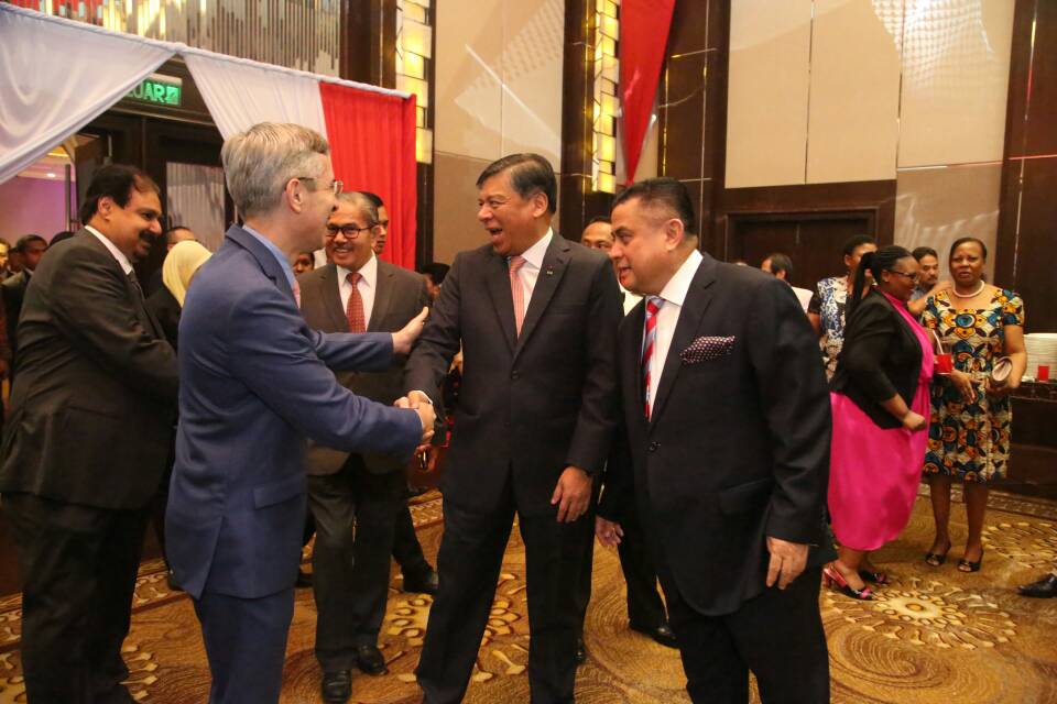 tldm_rasmi's tweet photo. Duta Besar Indonesia ke Malaysia menjadi tuan rumah majlis sambutan Hari Ulang Tahun Kemerdekaan Republik Indonesia ke-73 yang dihadiri DS @AzminAli. Turut hadir TS @mykamarul. 
#NavyUpdate
#DiplomasiPertahanan 
@TNI_AL https://t.co/0fL2PJl3oJ