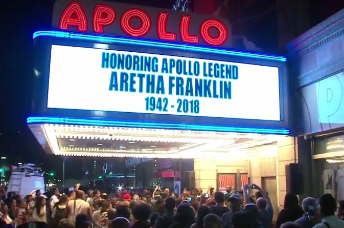 FABNEWYORK's tweet image. Saluting the Queen 👑of Soul, #ArethaFrankin here in Harlem outside of The worlds most important music venue, The #ApolloTheater. After James Brown, Michael Jackson and Prince passed away people immediately come to the Apollo in Harlem to celebrate what they’ve blessed us with.