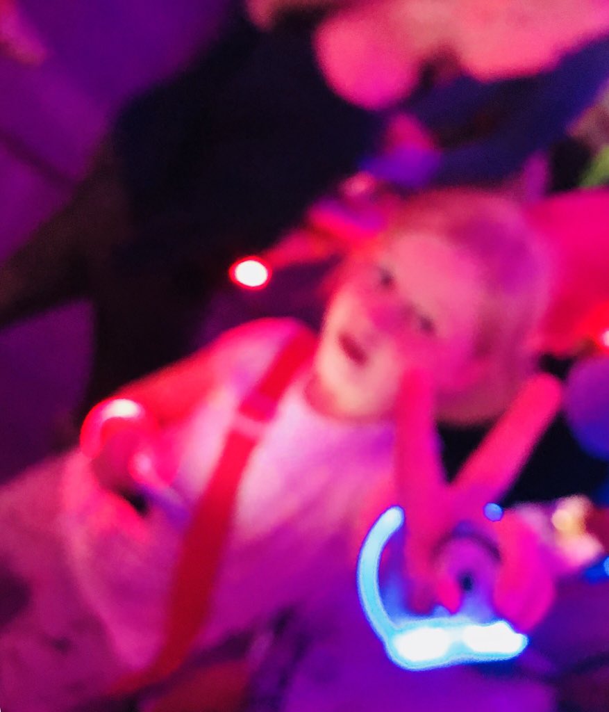 Hups! Missä vaiheessa musta tuli kalkkis ja tipuin kelkasta? 🙄Onneks lapset opettaa... #tubecon #kreisii