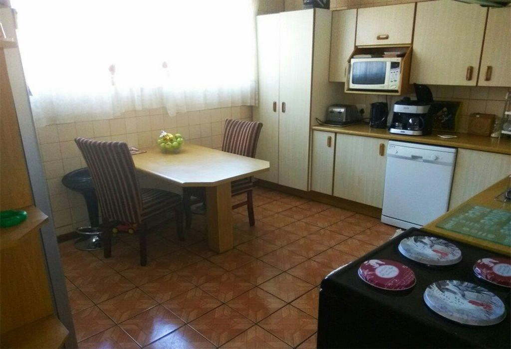 propertInSA's tweet photo. 3 bedroom house for sale in Comet
This neat property has 3 carpeted bedrooms, all with built-in-cupboards. There is one bathroom with a bath, toilet and basin.
#sale #propertyin # listurproperty# Flat for Sale in Comet
Listing Price: R 990 000
https://t.co/CVQvOoDVwR https://t.co/sU0G5DgdxK