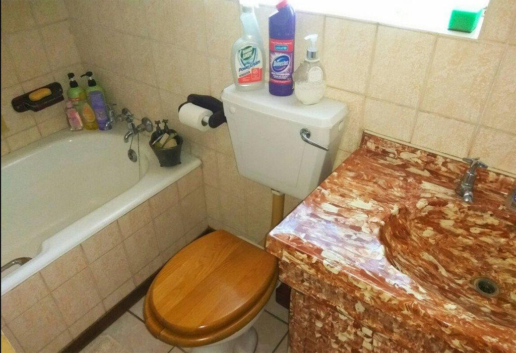 propertInSA's tweet photo. 3 bedroom house for sale in Comet
This neat property has 3 carpeted bedrooms, all with built-in-cupboards. There is one bathroom with a bath, toilet and basin.
#sale #propertyin # listurproperty# Flat for Sale in Comet
Listing Price: R 990 000
https://t.co/CVQvOoDVwR https://t.co/sU0G5DgdxK