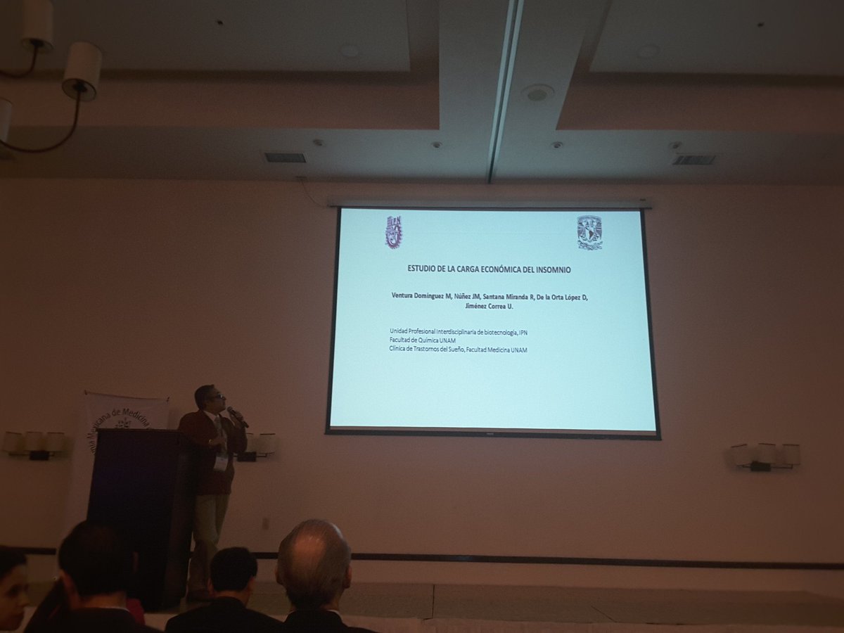 AMMDMexico's tweet photo. El doctor Ulises Jiménez Correa presenta el trabajo libre «Estudio de la carga económica del insomnio» #IXEncuentroAMMD #DuermeBienParaVivirMejor https://t.co/iI2te0ILg8