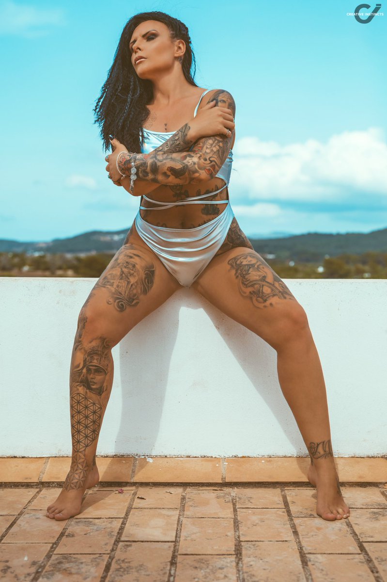 LJtattoolove's tweet photo. Friday mood @CInstinctsPhoto @bellissimi_b https://t.co/axxxxFo7tZ
