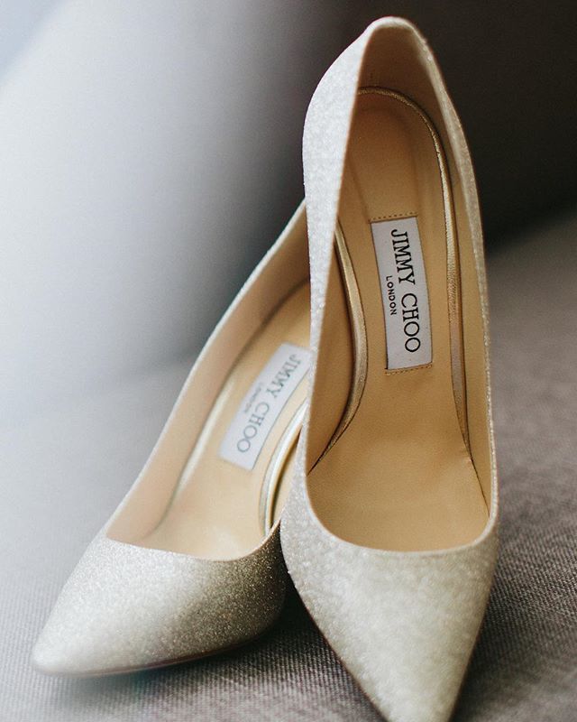 How about those shoes 👠
📷 @amorevitaphotos .
.
.
#wedding #weddings #weddingfun #weddingday #weddinginspiration #weddinginspo #charlotte #carolinabride #charlottebride #charlotteweddings #charlotteweddingplanner #weddingplanning #weddingplanner #wedd… ift.tt/2vQgXUv