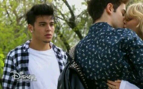 lalalandism's tweet photo. último capítulo de soy luna y no todavía no supero el mejor beso de toda la serie https://t.co/NmaZzqsm2W