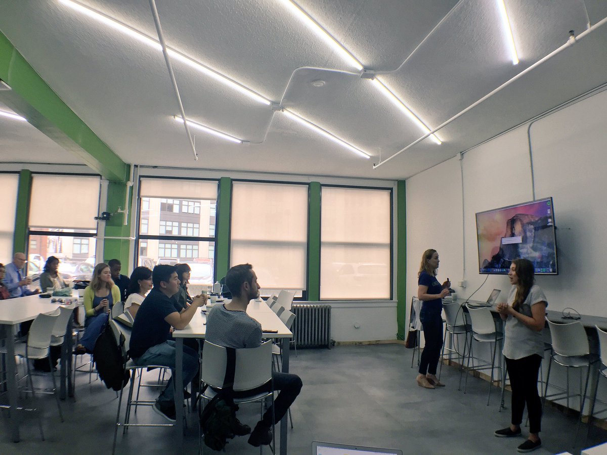 Detroit_CM's tweet image. "How can you open up your networks?" Discussing #intentionality with @Amanda_Jenn #cmdet #cmcommunity