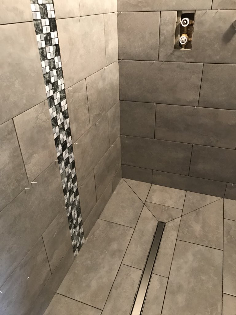 DbsSurrey's tweet photo. En-suite in Crawley ! Lovely flow of grout lines through wall and floor tiles. Another happy customer ! #bathroom #crawley #horley #reigate https://t.co/exgA0VN4Y2