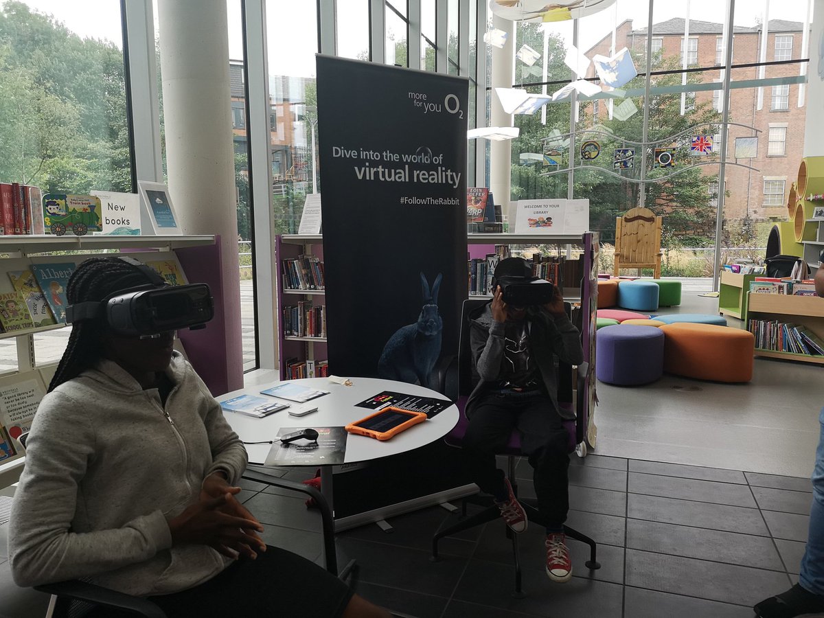 O2GuruLennySale's tweet photo. First few taking part at the Virtual Reality Session at Rochdale Library @MIDCommsUK @RochdaleCouncil Pop on down to take part and see myself and @GuruMo4 #midcommunity #VirtualRealityEvent #Rochdale #Library https://t.co/1nOLRpttRd