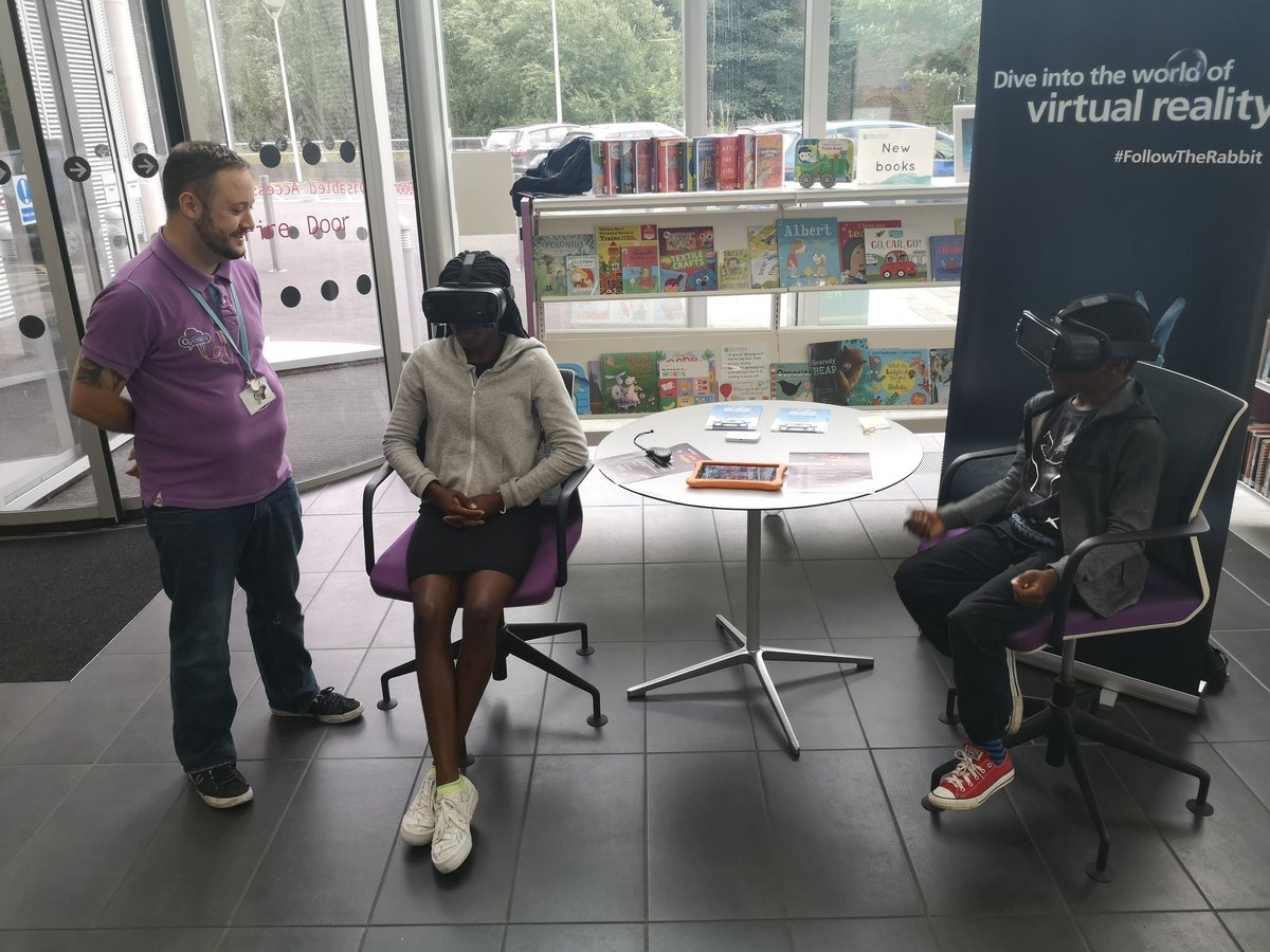 O2GuruLennySale's tweet photo. First few taking part at the Virtual Reality Session at Rochdale Library @MIDCommsUK @RochdaleCouncil Pop on down to take part and see myself and @GuruMo4 #midcommunity #VirtualRealityEvent #Rochdale #Library https://t.co/1nOLRpttRd