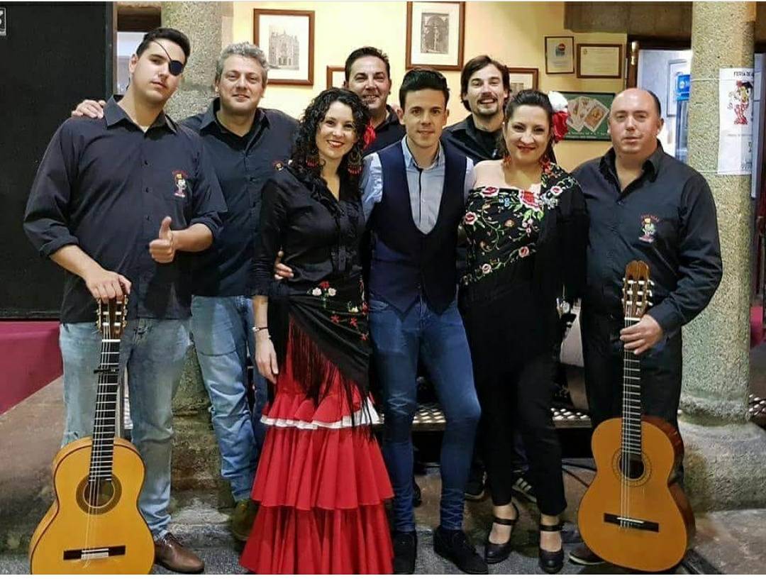 Hoy es día de 💃🏻Rumbas y flamenco en El 88 💃🏻. Nos lo habíais pedido y aquí los tenéis de nuevo. El grupo abulense CASI NAAA vuelve para que no pares de bailar está noche.
🏖El Verano de tu vida🏖