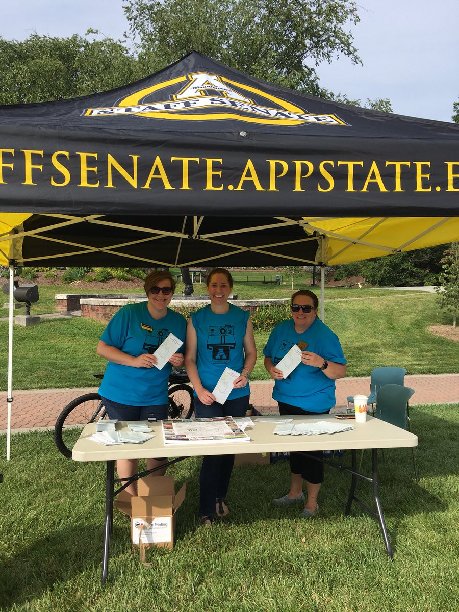 AppStaffSenate's tweet photo. Staff Senate welcomes new students and their families! #liveappstate https://t.co/OJeSVxtCy9