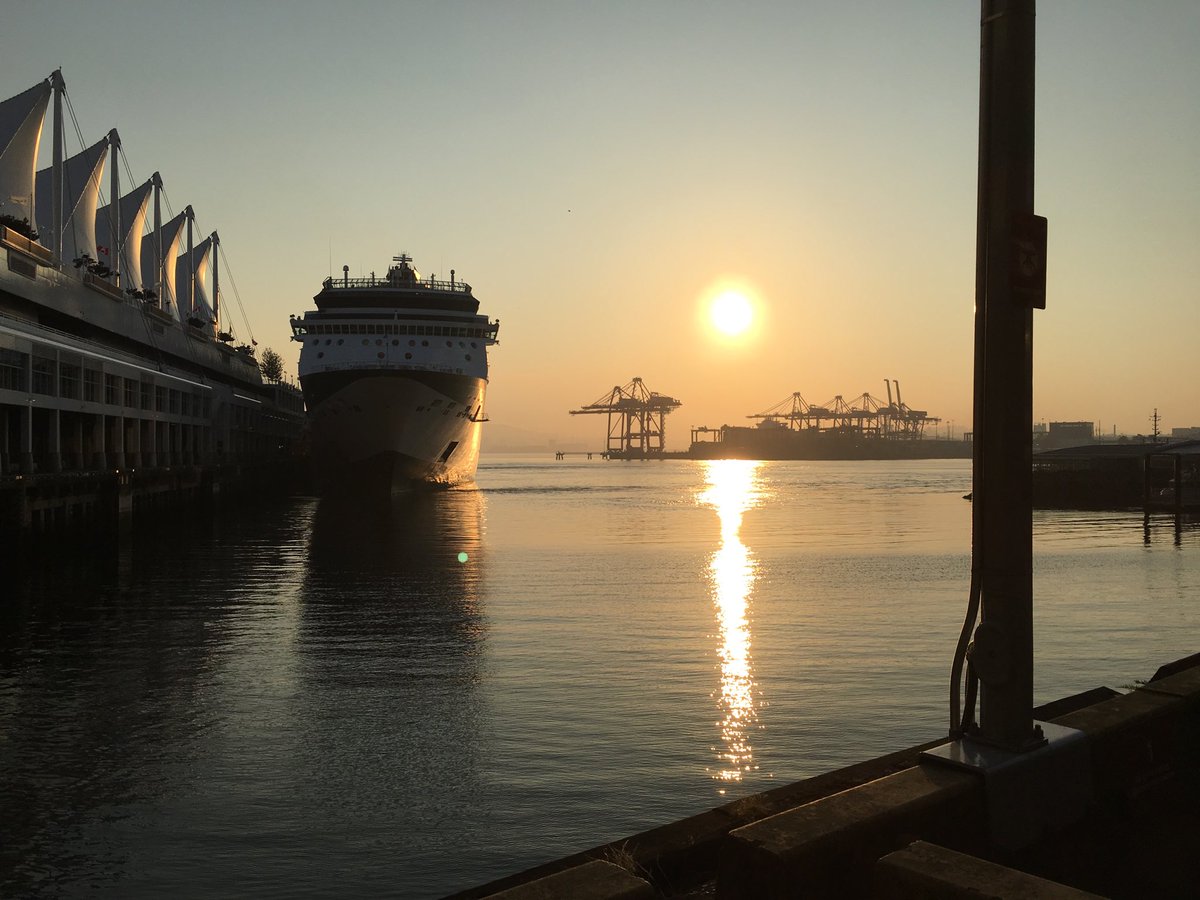 Xotta1's tweet photo. Beautiful morning in Canada’s port. https://t.co/4oeViBHIyq