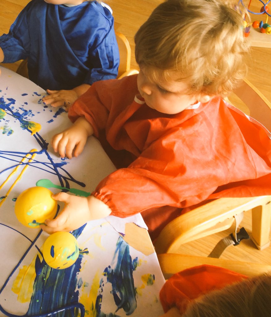 snapgrosvenor's tweet photo. Babies were using their fingers to explore the paint and also rolling the balls over the paint to create marks #messybabies #markmaking #exploringcolours https://t.co/AU9lxw3Xgi
