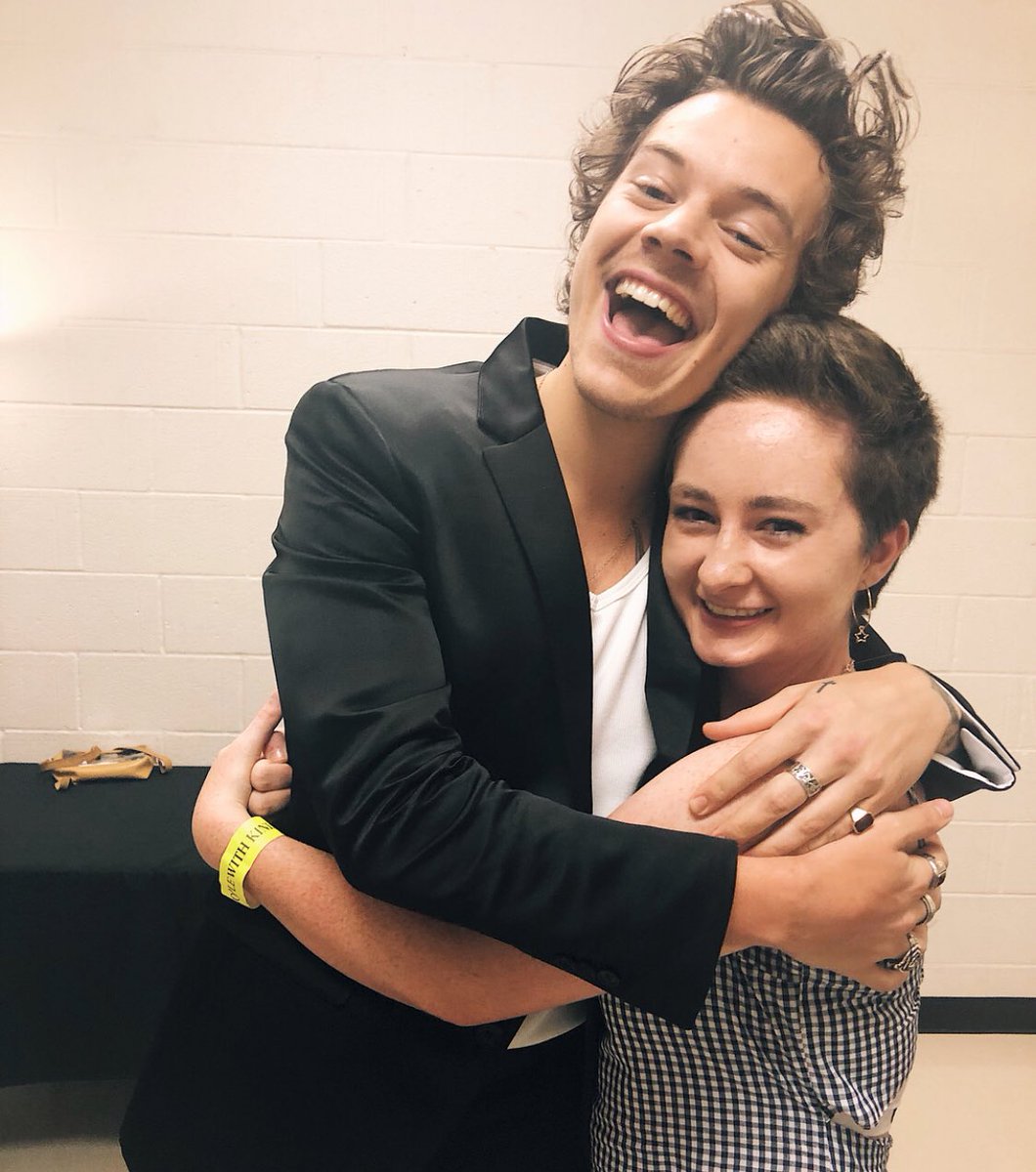 MakeAWishGA's tweet photo. Who loves @Harry_Styles? We know Katie does! #WishAccomplished 💙 #HarryStylesLiveonTour https://t.co/kYbaRqOsPk