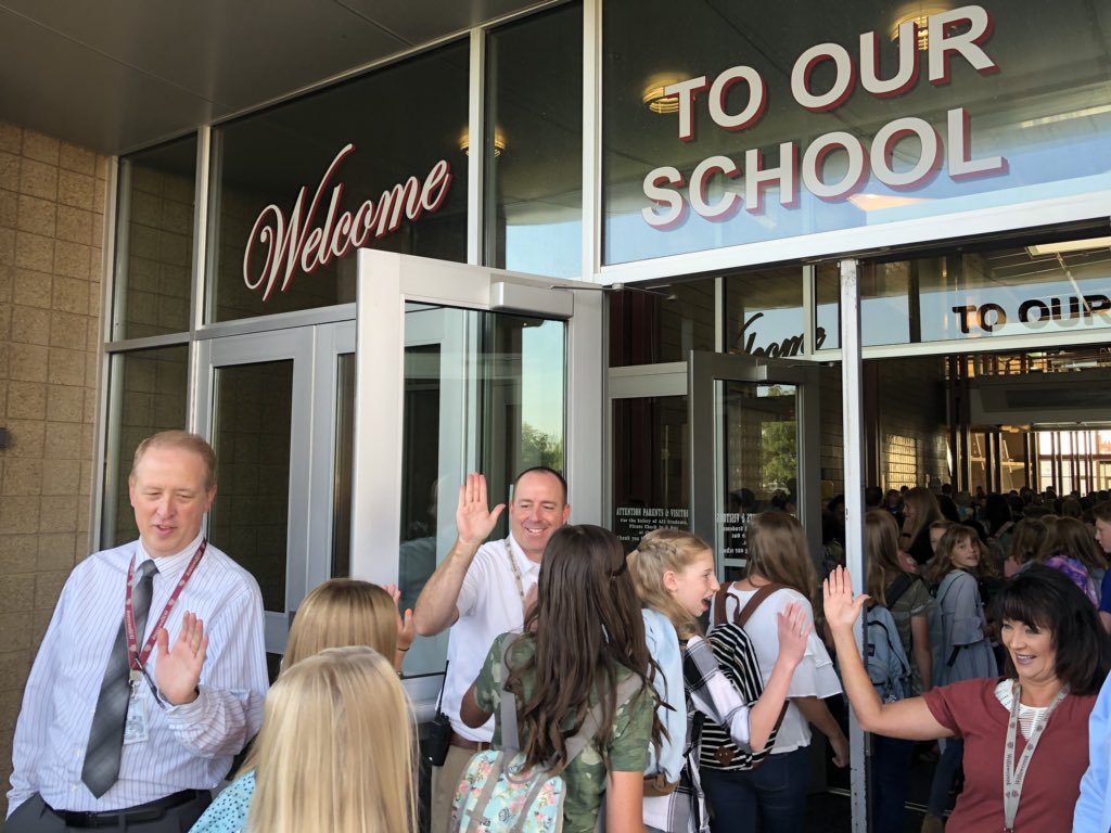 kennyassmus's tweet image. Each student coming to school today was greeted by their old 6th grade teacher and given a high 5 from our new administration. Can’t wait for this year! #everyonematters #ASDgamechangers @WolverinesofWMS #alpineschools