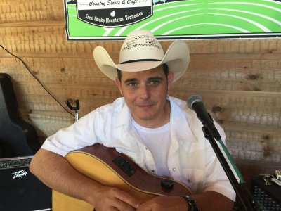 AppleValleyCafe's tweet photo. Every Saturday through Labor Day from 12:00 - 4:00, enjoy live music by John Fee at the Apple Valley Beer Garden! #TownsendTN https://t.co/hG4ps8TGDo https://t.co/8IjSwQR776