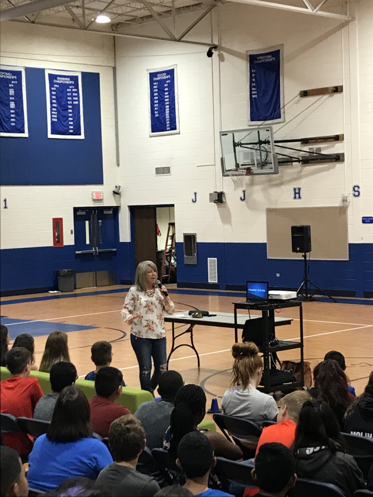 msfitzreads's tweet image. Stand up if you believe your generation can make a difference! TY Heather Schultz for the positive msg on day 3! #sig72 #innovate68 #weared68