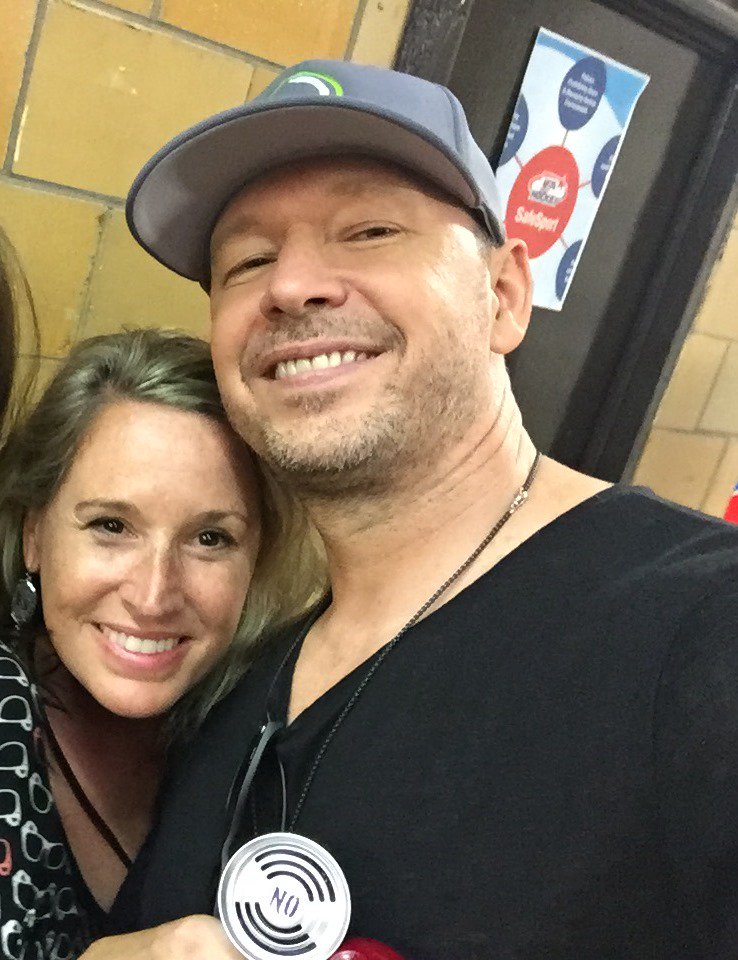 liptex8's tweet image. Happy Birthday @DonnieWahlberg .. You are such a blessing!!! I can't wait to see you SOON!  #TheApollo #NKOTBCruiseX