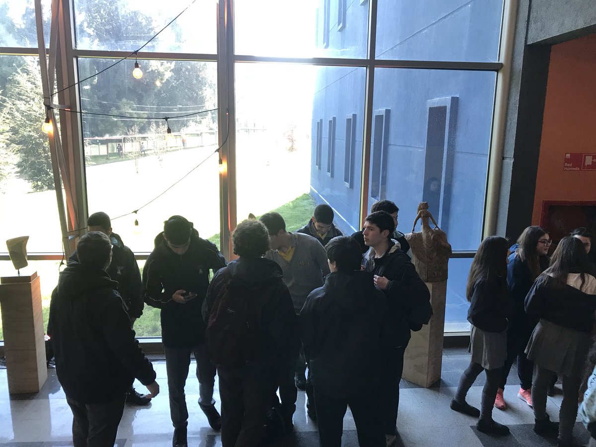 Feriainnova's tweet photo. Nos visita el Colegio Alonso de Ercilla de la ciudad de Valdivia, que disfruten la experiencia #INNOVA 💚🧡 https://t.co/n9hC9WqHvT