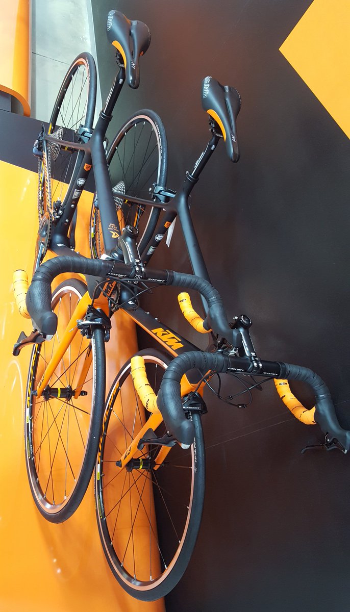 1cyclemech's tweet photo. KTM REVELATOR ALTO 4000
Full SHIMANO ULTEGRA R8000
MAVIC AKSIUM W/SET
FULL CARBON FRAMESET
#BIKEPORN #KTMroad #SHIMANO #ShimanoRoad #ULTEGRAr8000
#RoadWeapon #AustrianCraftmanship https://t.co/DwJuT5dP4F