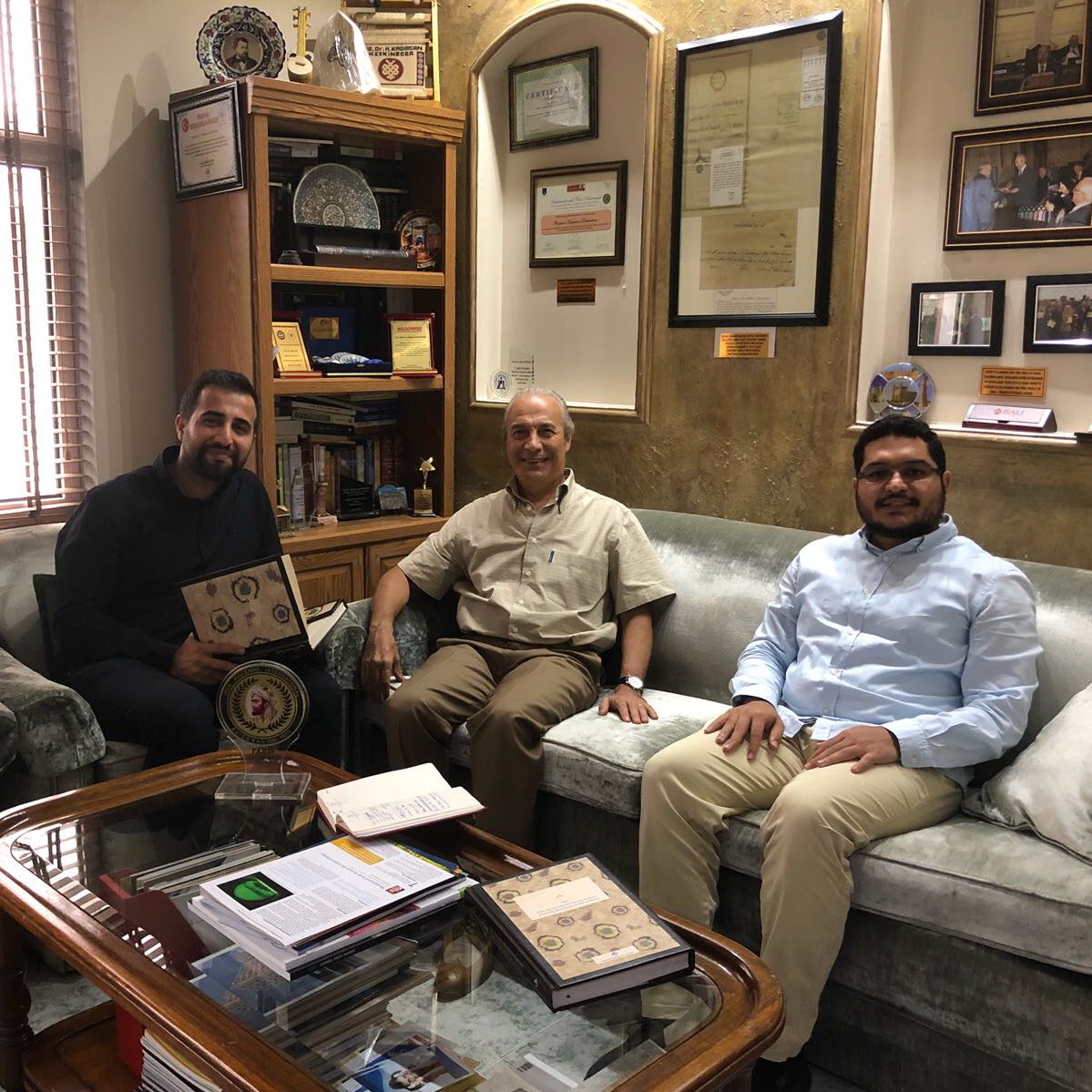 Dergimizin ilk sayısında  yer alacak olan İbni Sina konulu röportajımızı Prof. Dr. Kadircan Keskinbora hocamızla gerçekleştirdik.