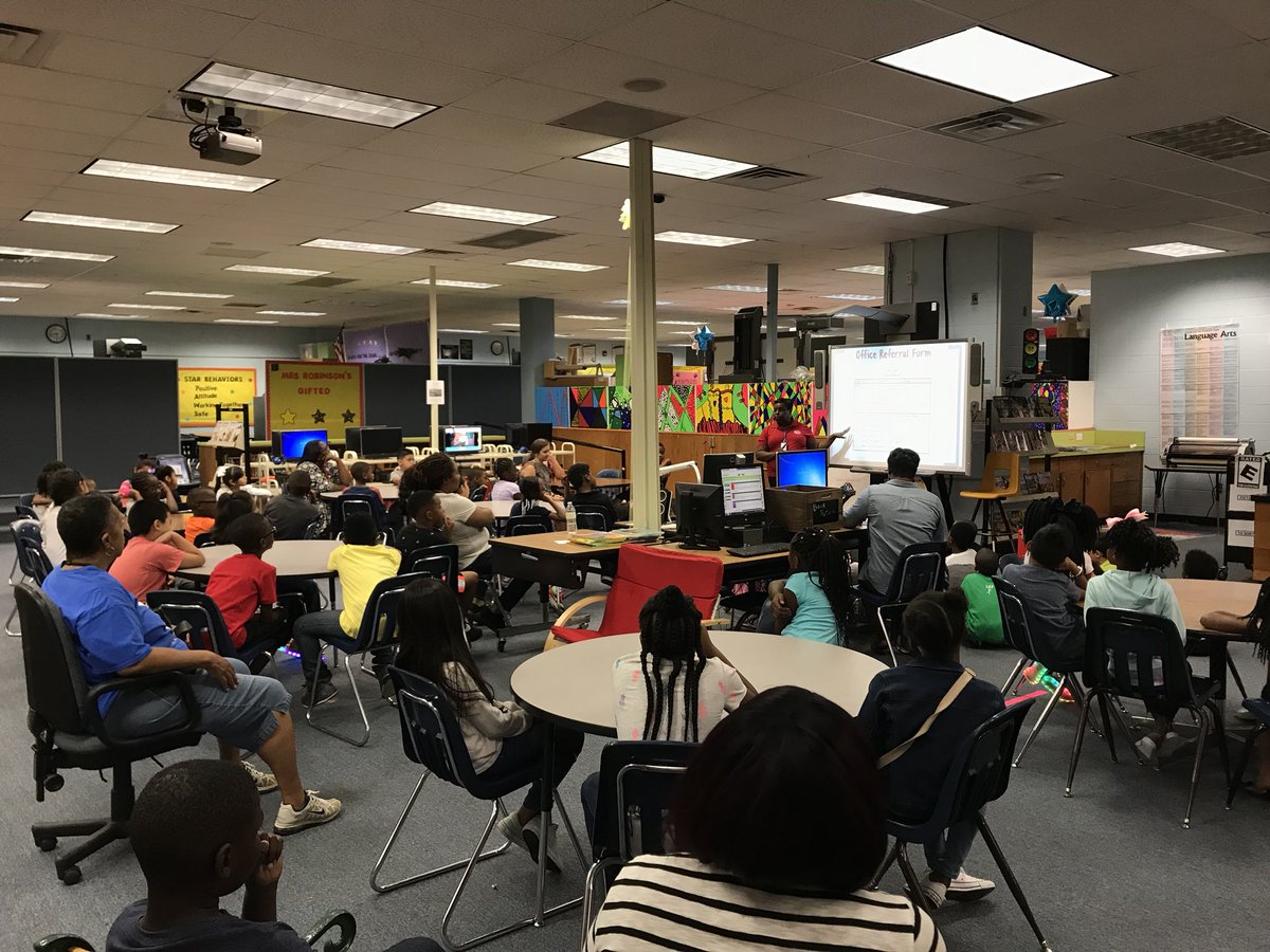 daretohug's tweet photo. @MelindaModica establishing clear consistent expectations for Dodd @o_elementary 2018-2019 @lrsd https://t.co/t4lk4bstK8