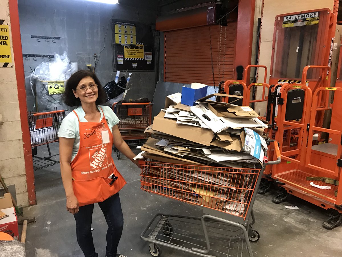 HomeMasm's tweet image. Nentia packing down paint this morning! #cardboardchallenge @RestonHD4641 @chartleyTHD @thd278