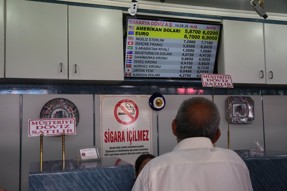 XHNews's tweet image. China believes that Turkey is capable of overcoming its temporary economic difficulties: FM xhne.ws/JIuzE