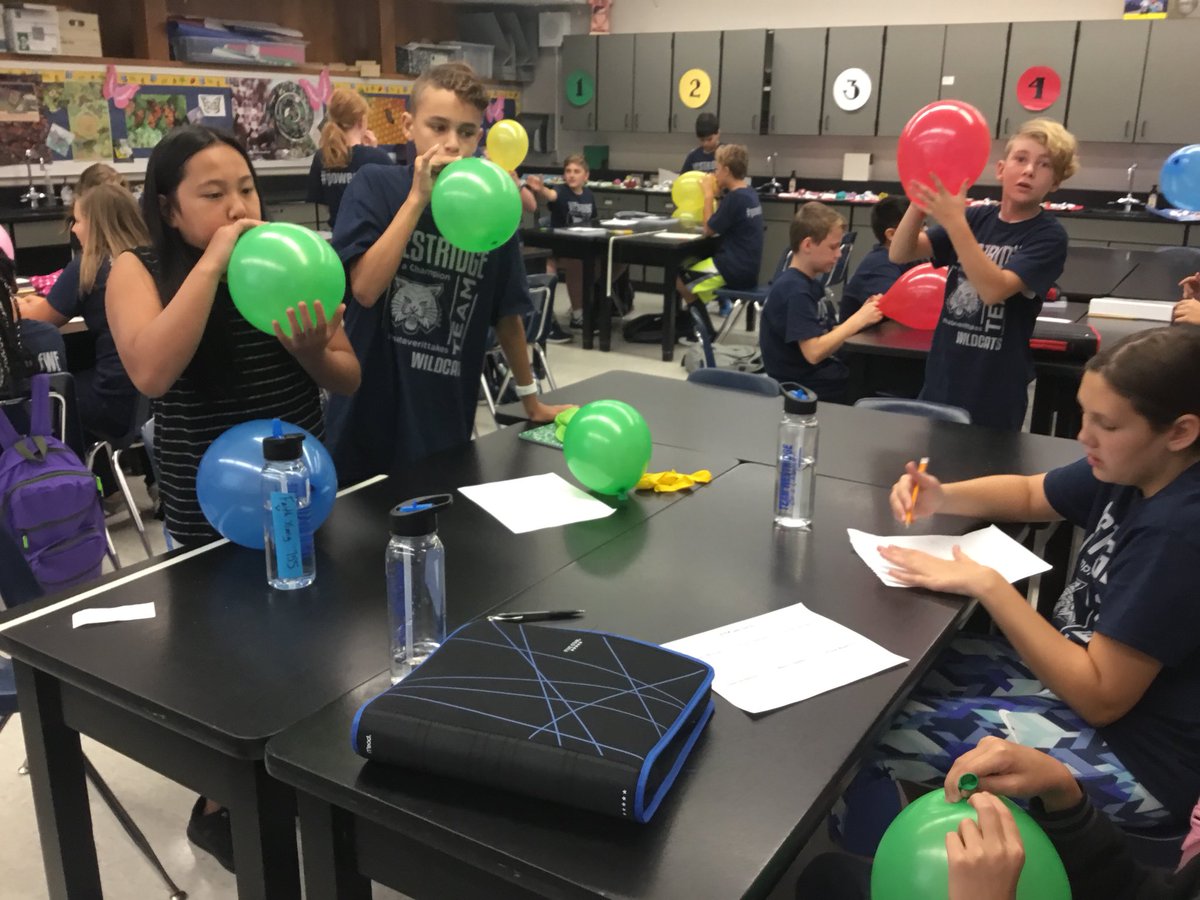 Building balloon towers in 1st hour <a href="/LeeverAllison/">allison leever</a> <a href="/WRidgeMS/">Westridge MS</a> #PowerOfWE #teampuma