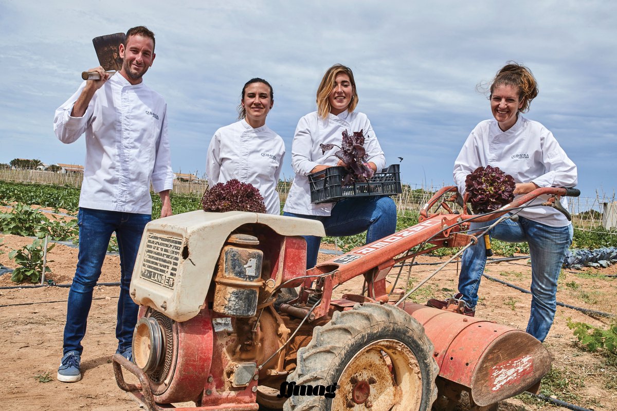 A través de su #cocina -y su huerto- el #restaurante Ⓠⓤⓘⓜⓔⓡⓐ pretende rendir tributo a Formentera y al mar Mediterráneo. 
⚡⚡⚡⚡
The #restaurant Quimera pays #tribute to #Formentera and the #Mediterranean sea through their #kitchen and their #garden. 
#ibiza