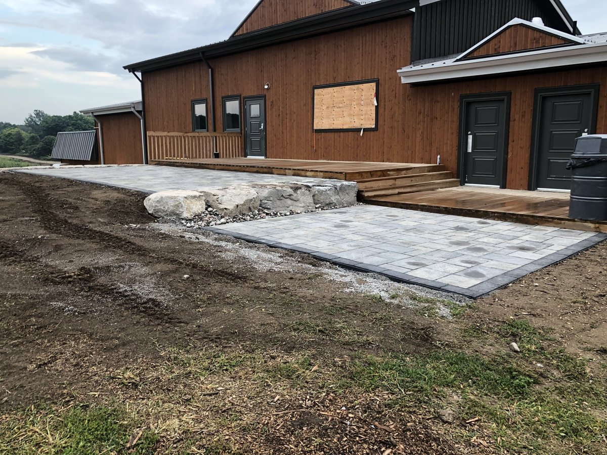 GoRedbeard's tweet image. Added a #blu60 @techobloc patio to @brooksfarmsfun new farm market.  Customers can enjoy it soon when their new upper kitchen service window and washrooms open for Fall Festival 2018