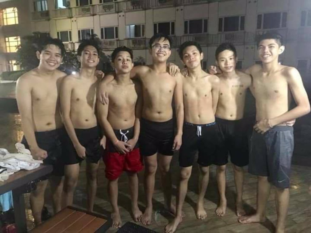 69ersteen's tweet photo. Pili na mga suki

#sarapngbagets #bagetsislife #chupa #subotite #gay https://t.co/ZFjh7Cnrxe