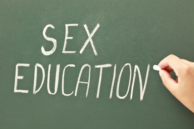 #Consent &amp; boundaries will be taught in UK schools after an update in the sex #education curriculum. <a href="/MetroUK/">Metro</a> #SexEd metro.co.uk/2018/07/16/con…