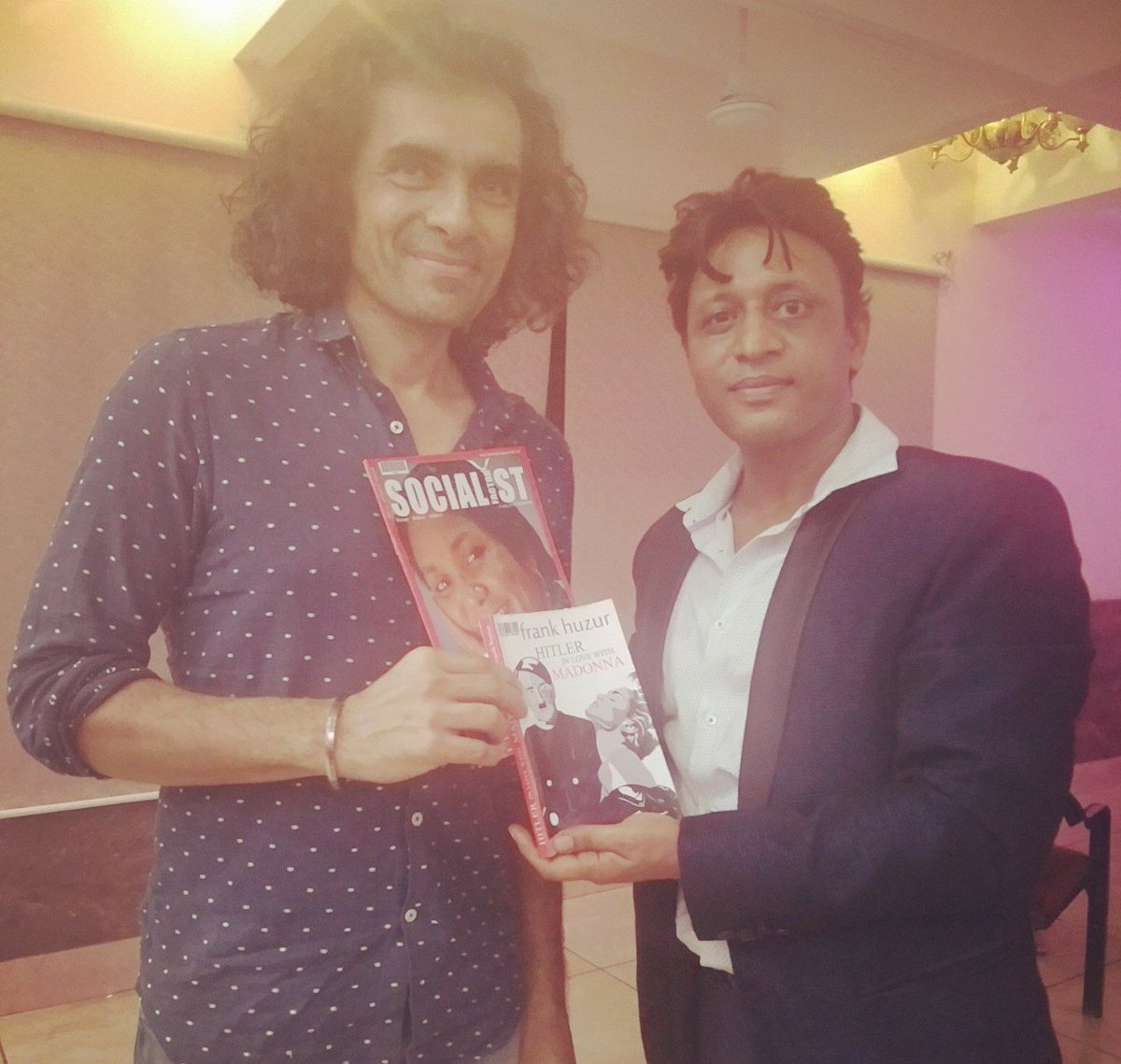 Guess who is with us smiling?  Hindu College Delhi University alumni get together last night and we have had pleasantly surprised visitor in a senior and a renowned filmmaker @ImtiazAliFC 
Presented a copy of Hitler in Love with Madonna & @socialistfactor August issue to the Ace