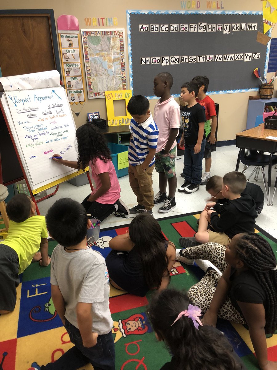Mrsdsmith3's tweet image. Signing our class Respect Agreement! We will be Safe, Responsible, and Respectful! #pvlionpride #superinsecond