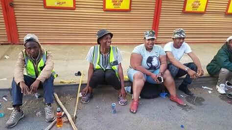 soldati_luyanda's tweet photo. We thank the Stakeholders who donated Food to our comrades who are walking from Mahikeng to Pretoria
#PardonUsMrPresident
#LongWalkToUnionBuilding
@CyrilRamaphosa https://t.co/3XwQCirCo3