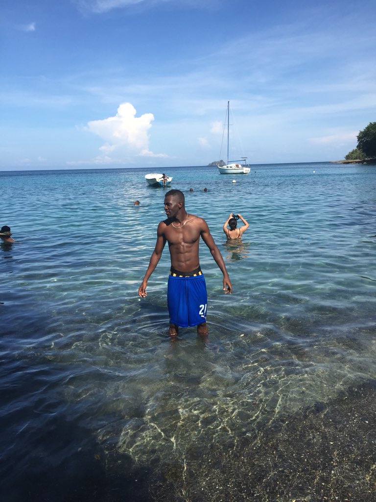 walteremircord1's tweet photo. Sumergirme en las aguas de capurgana era la meta, que lindo es esto ❤️❤️ #madeinchoco 🇬🇦🇬🇦 https://t.co/LZAyUUXPr0