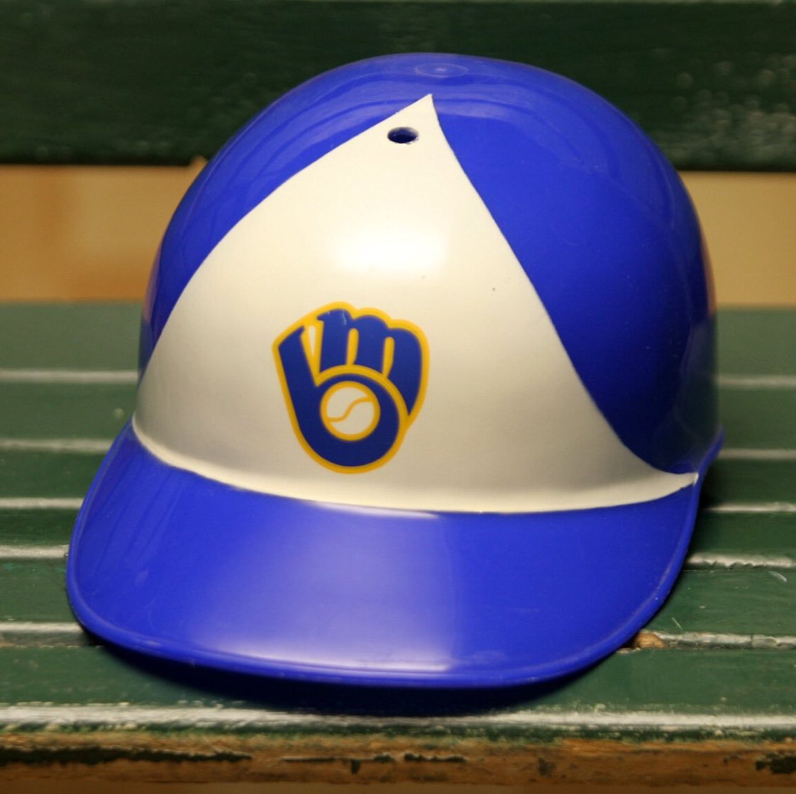 We can't have a serious conversation about the greatest batting helmets of all-time without this sweet bastard.