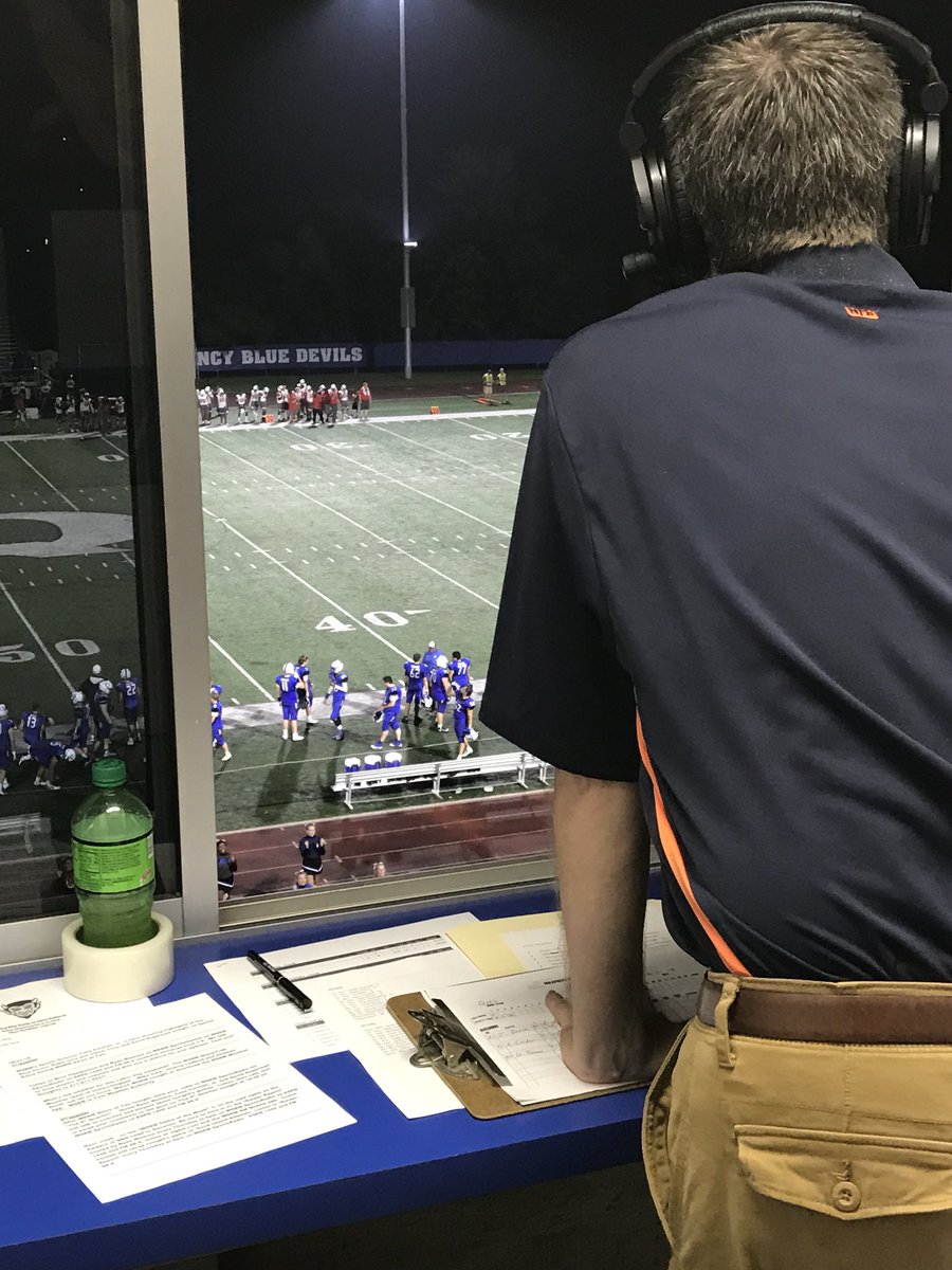 andydouglas12's tweet photo. My man @Broc_WGEM putting in work tonight. And check out jay pen on the table!  I like your style. #preciseV5 #extrafinetip https://t.co/EJRVFPWI2B