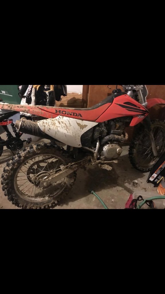 Hotmotomom's tweet photo. Any takers for cleaning this thang?#dirtriding #motox #motocross https://t.co/H3lJUMdTcc