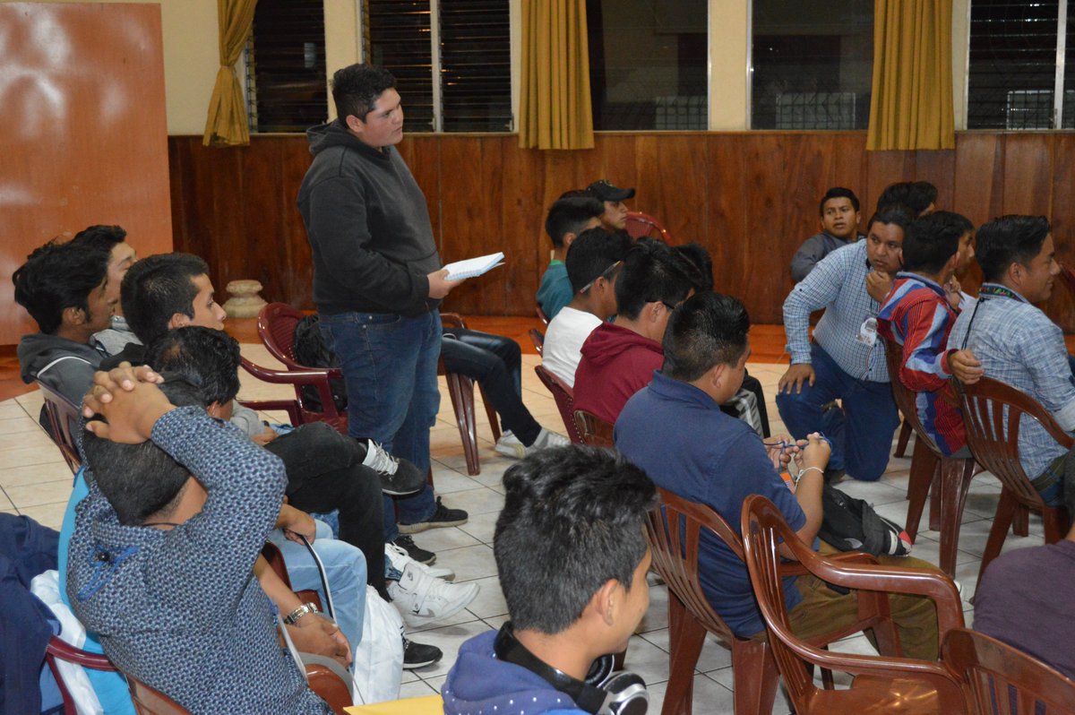 Jóvenes de procesos de reflexión sobre masculinidades no violentas, participaron en Panel: Juventud y Participación Ciudadana, junto a <a href="/LeninaAmapola/">Lenina García</a> <a href="/samuel_pz/">Samuel Pérez 🌱</a> <a href="/BriseidaMilian/">Briseida Milián Lemus</a> y <a href="/avillagran502/">Andrea Villagrán🌱</a> con quienes conversaron sobre el rol de la juventud en el ejercicio de la ciudadanía.