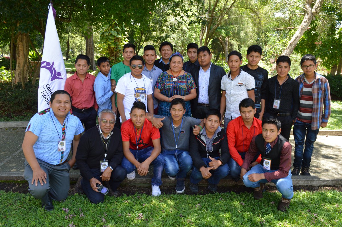 Jóvenes del proceso de reflexión sobre masculinidades no violentas, de Quiché, Huehuetenango, Totonicapán y Guatemala, convivieron con la Dra. Rigoberta Menchú, y compartieron experiencias y opiniones sobre prevención de violencia contra la mujer y ejercicio de la ciudadanía