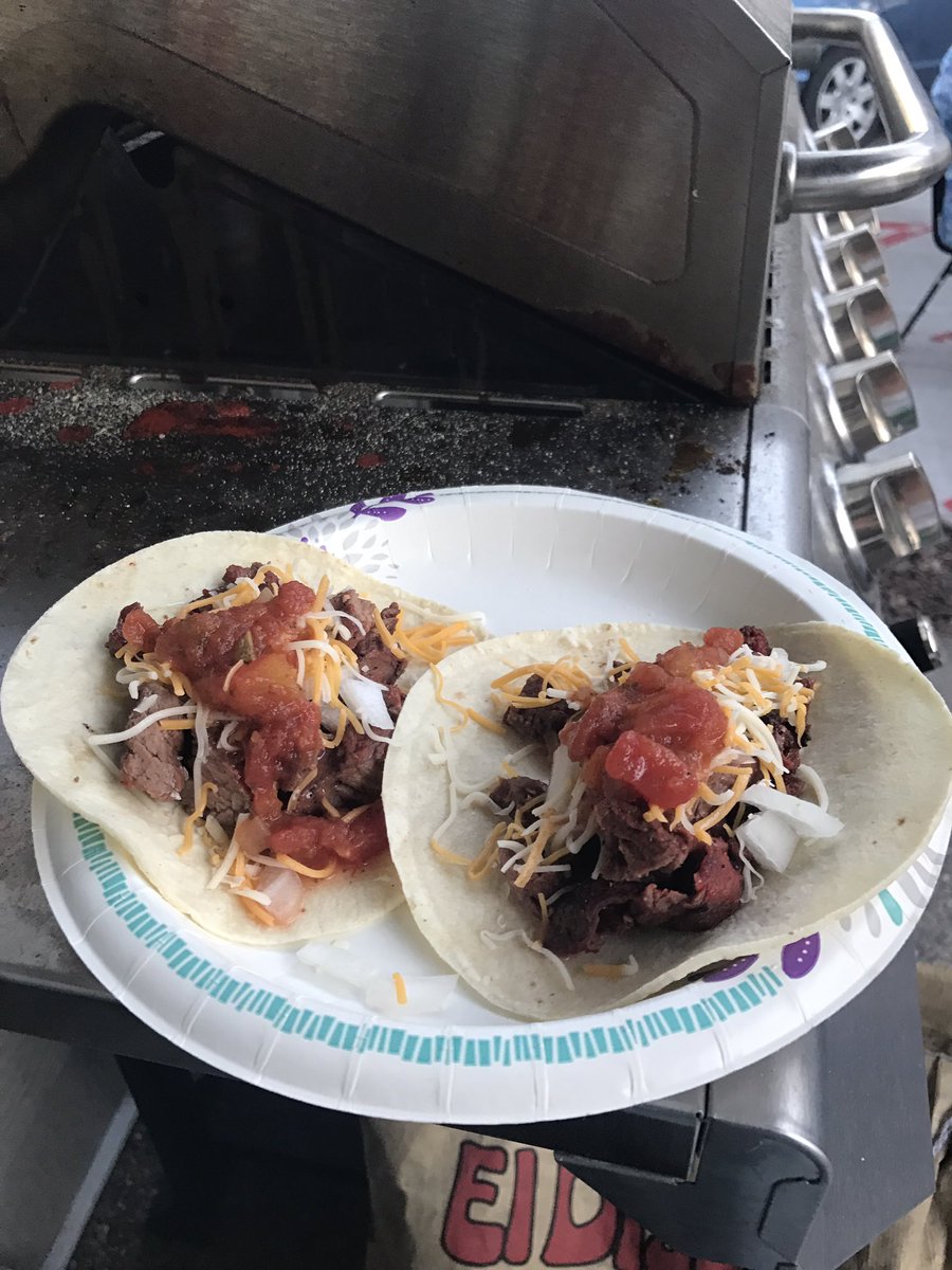The_Chef_AL's tweet photo. Just whipped up Carne Asada tacos for 45 brothers 🌮🌮🌮 #yum #cook #grillin #boys #brotherhood https://t.co/cu7cwzM8rp