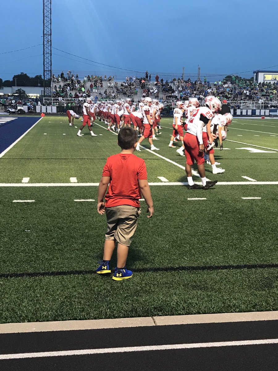 CoachKopp's tweet photo. Future Player watching current Friday Night Lights stars. #futureOL #FutureLB https://t.co/zFyyN3iYix