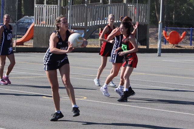 woodsidewildcat's tweet photo. Go gettem B Graders @ngfnl @GippslandFooty https://t.co/iAs0t6ItBh