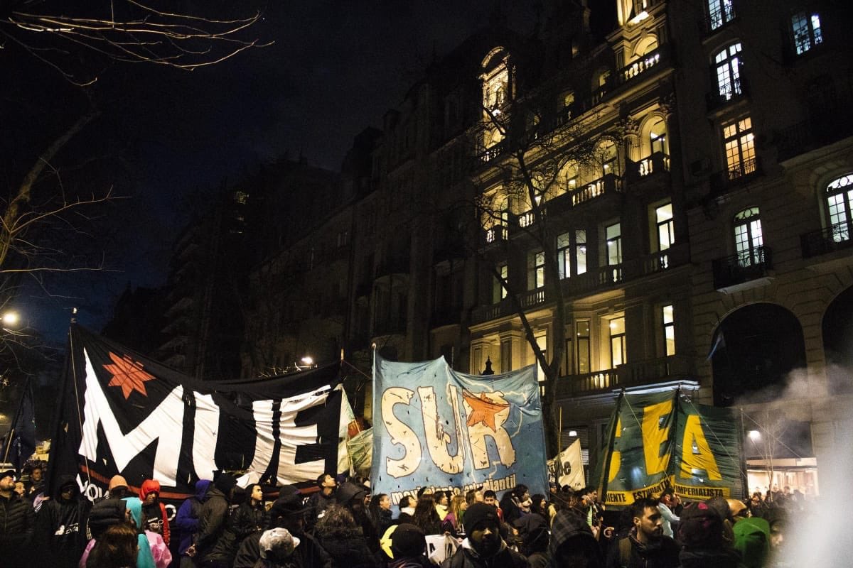 fteestevita's tweet photo. En el día de ayer mas de 350.000 estudiantes y docentes nos movilizamos de todo el país a Plaza de Mayo para exigir salario digno y cese del recorte del presupuesto a las universidades!
#SinEducacionPublicaNoHayFuturo
#EducacionPublicaSiempre https://t.co/h9zl6NneAJ