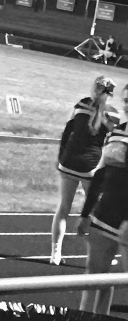 These ladies putting in work tonight for <a href="/riverdale_cheer/">R•H•S•C•H•E•E•R• 💛</a> for <a href="/RiverdaleRamsFB/">RiverdaleRamsFB</a> vs @KHSFBCOACH !!!