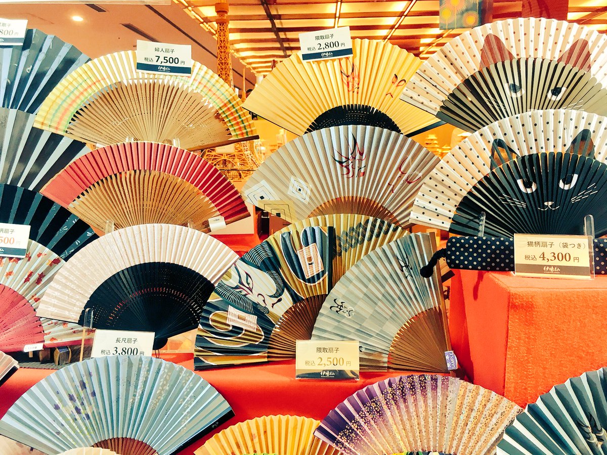 Ginza Kabukiza 木挽町広場 木挽町広場 出店情報 扇子 伊場仙 創業 天正18年 西暦1590年 400年の歴史を持つ 伊場仙 さんは 日本橋に本店を構える扇子とうちわのお店です その歴史は長く かつては徳川家康公とともに江戸にのぼった浜松